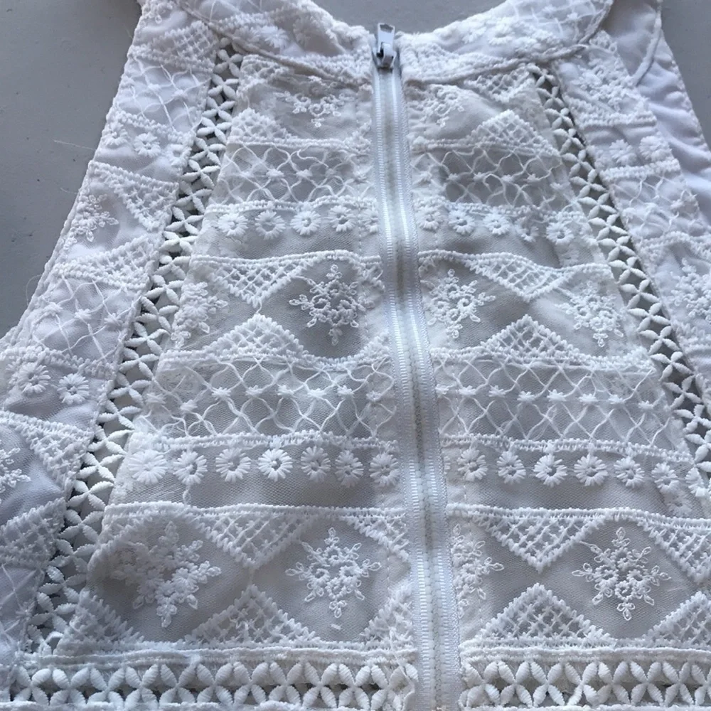 Glamorous white embroidered lace cropped halter top shirt Small - Picture 4 of 8